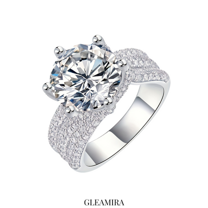 Elegant engagement ring with moissanite